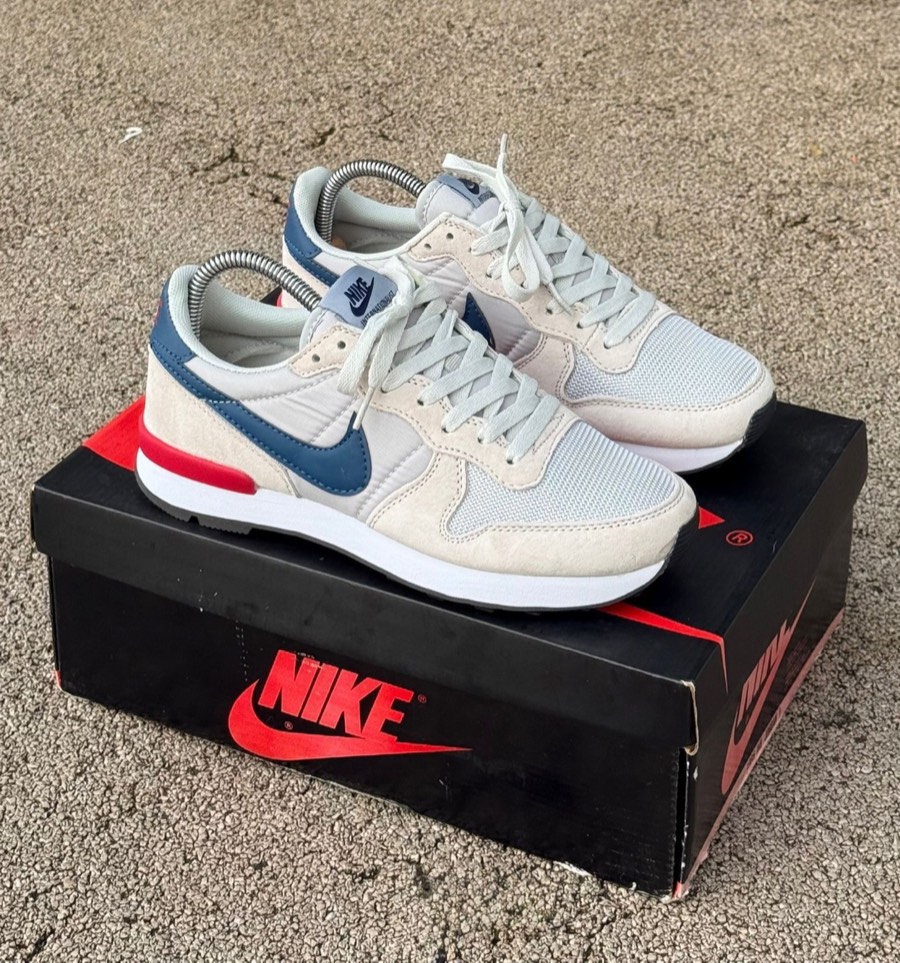 Nike International Tallas