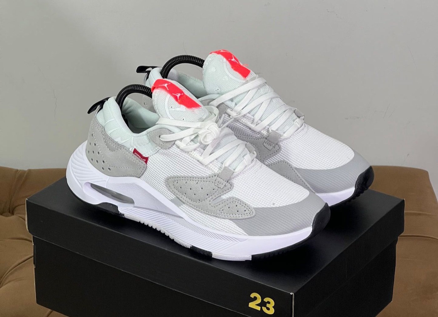 Nike Jordan Cadence Gris Blanco