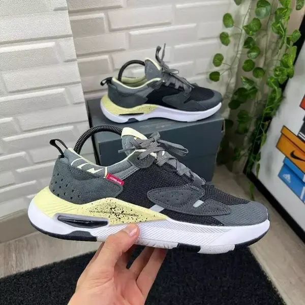 Nike Jordan Cadence Gris